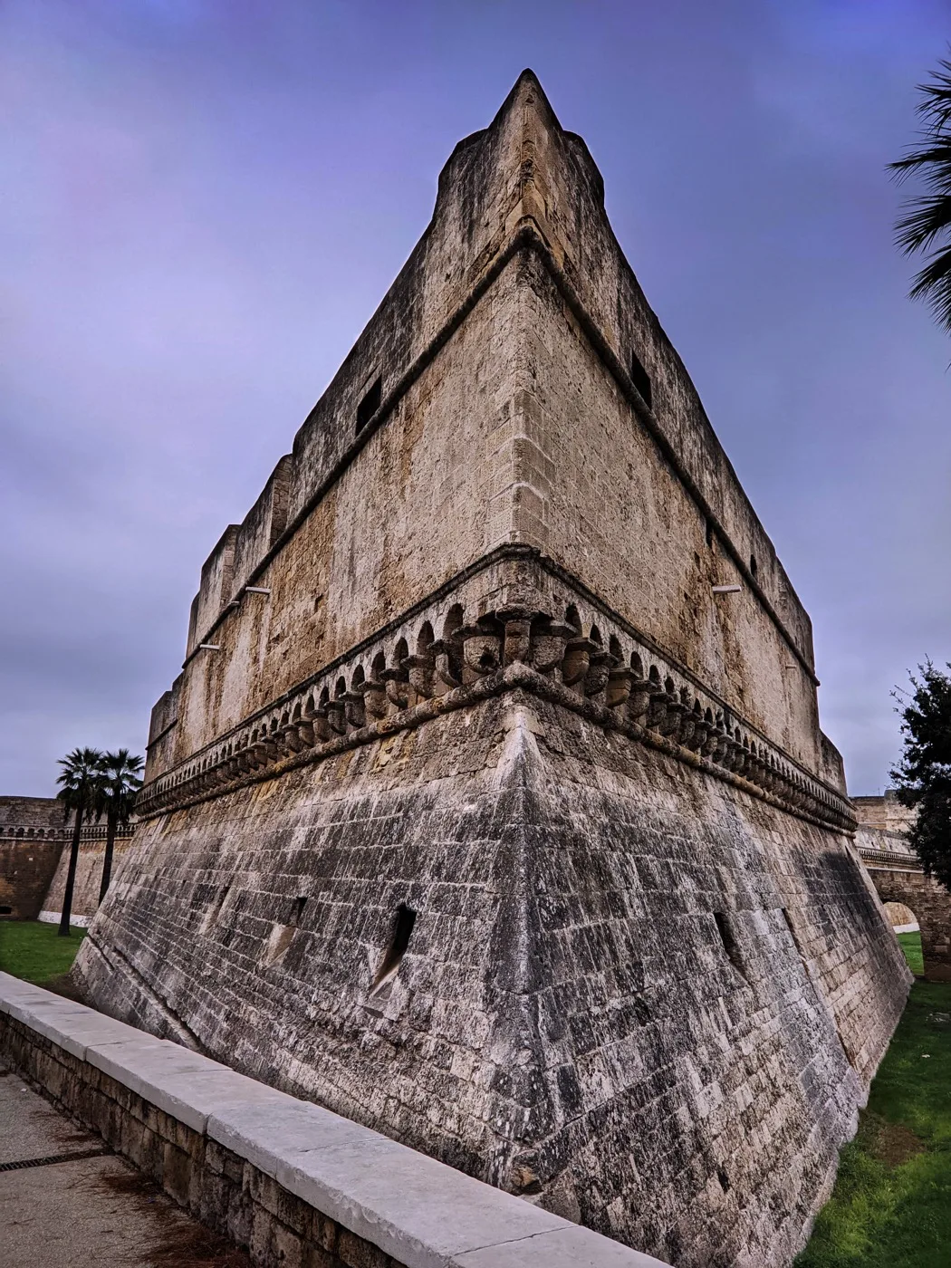 Castello Svevo — Bari 11