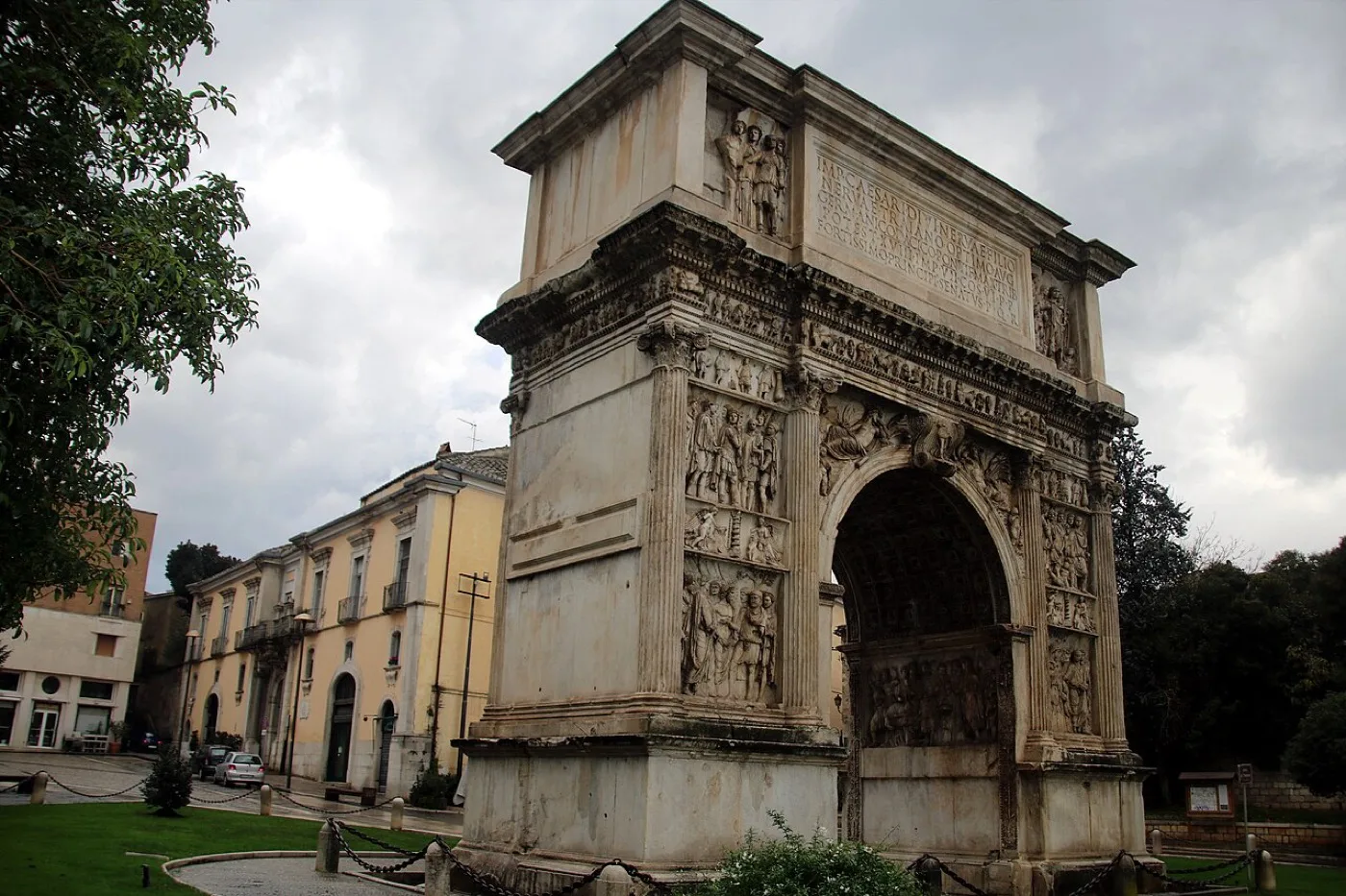 Arco di Traiano — Benevento 4