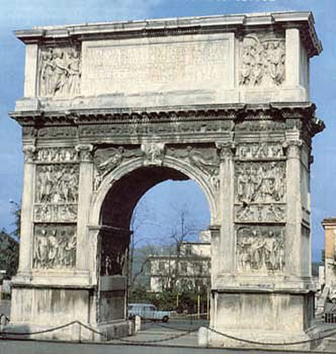 Arco di Traiano — Benevento 8