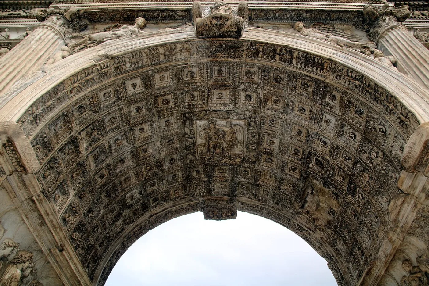 Arco di Traiano — Benevento 9