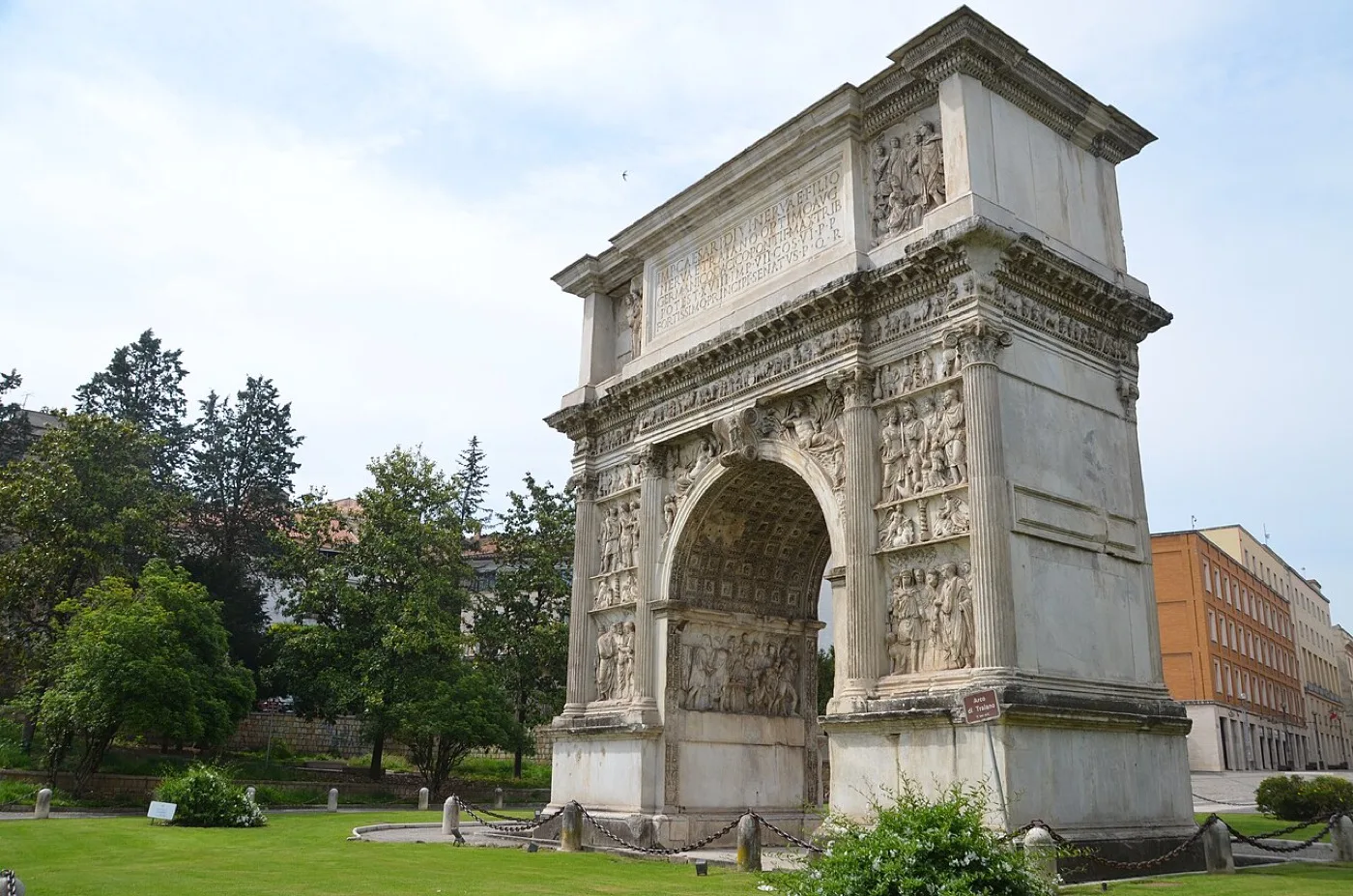 Arco di Traiano — Benevento 10